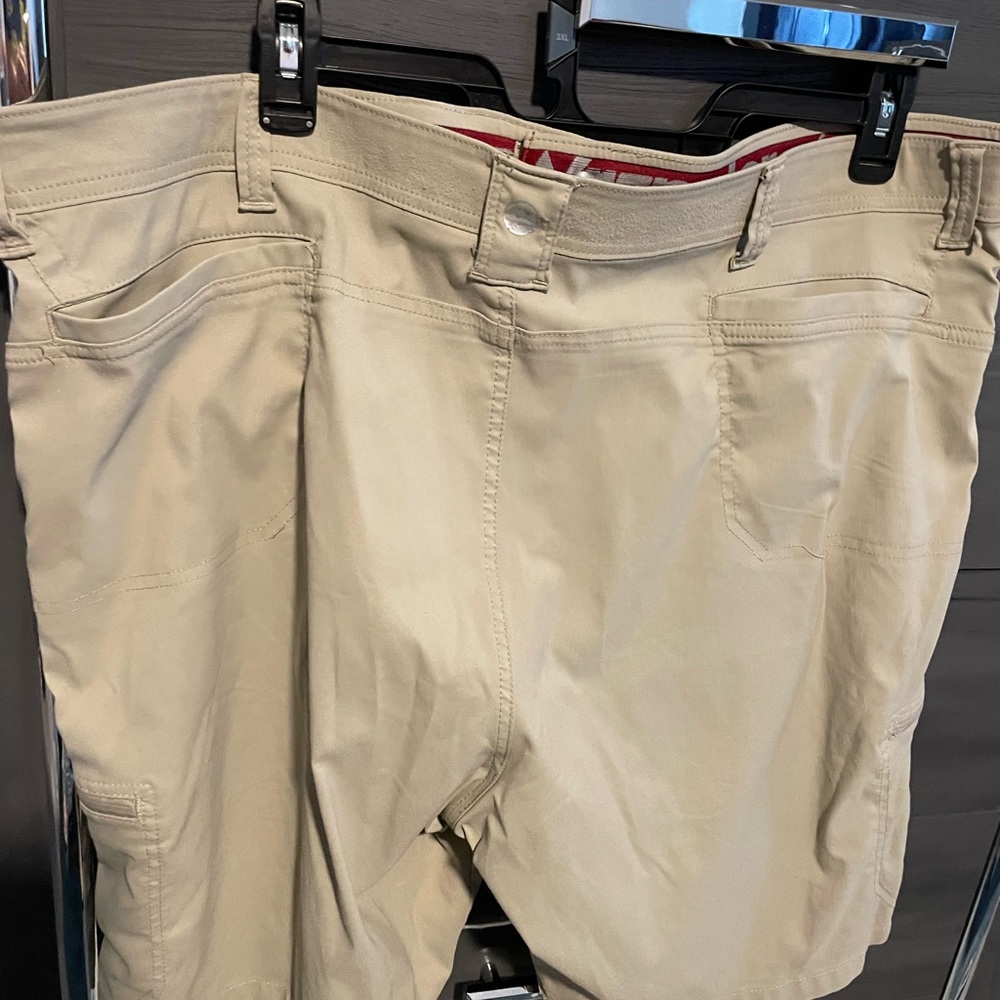 Wrangler Men's Beige Cargo Shorts - Picture 3 of 3